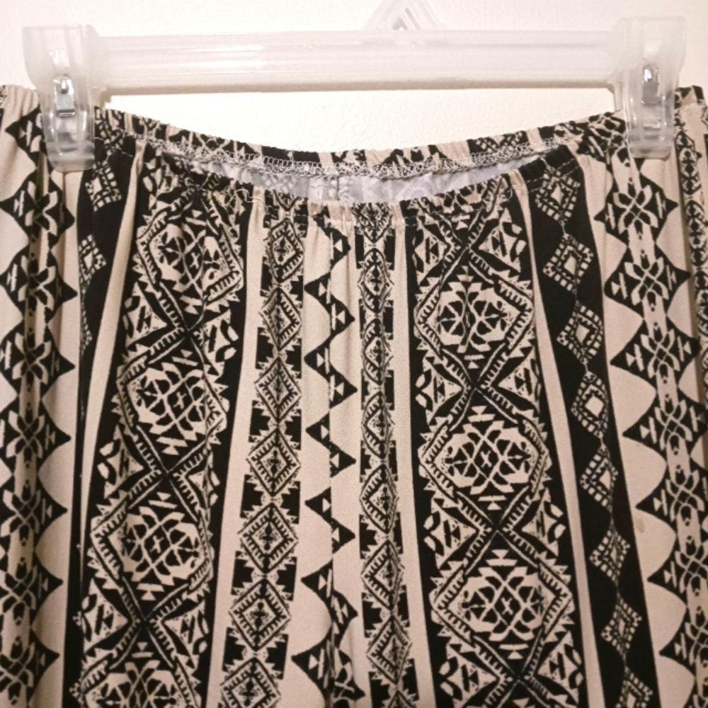 Patterned Flare Pants - Picture 3 of 3